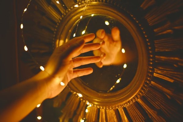 hand on the mirror
